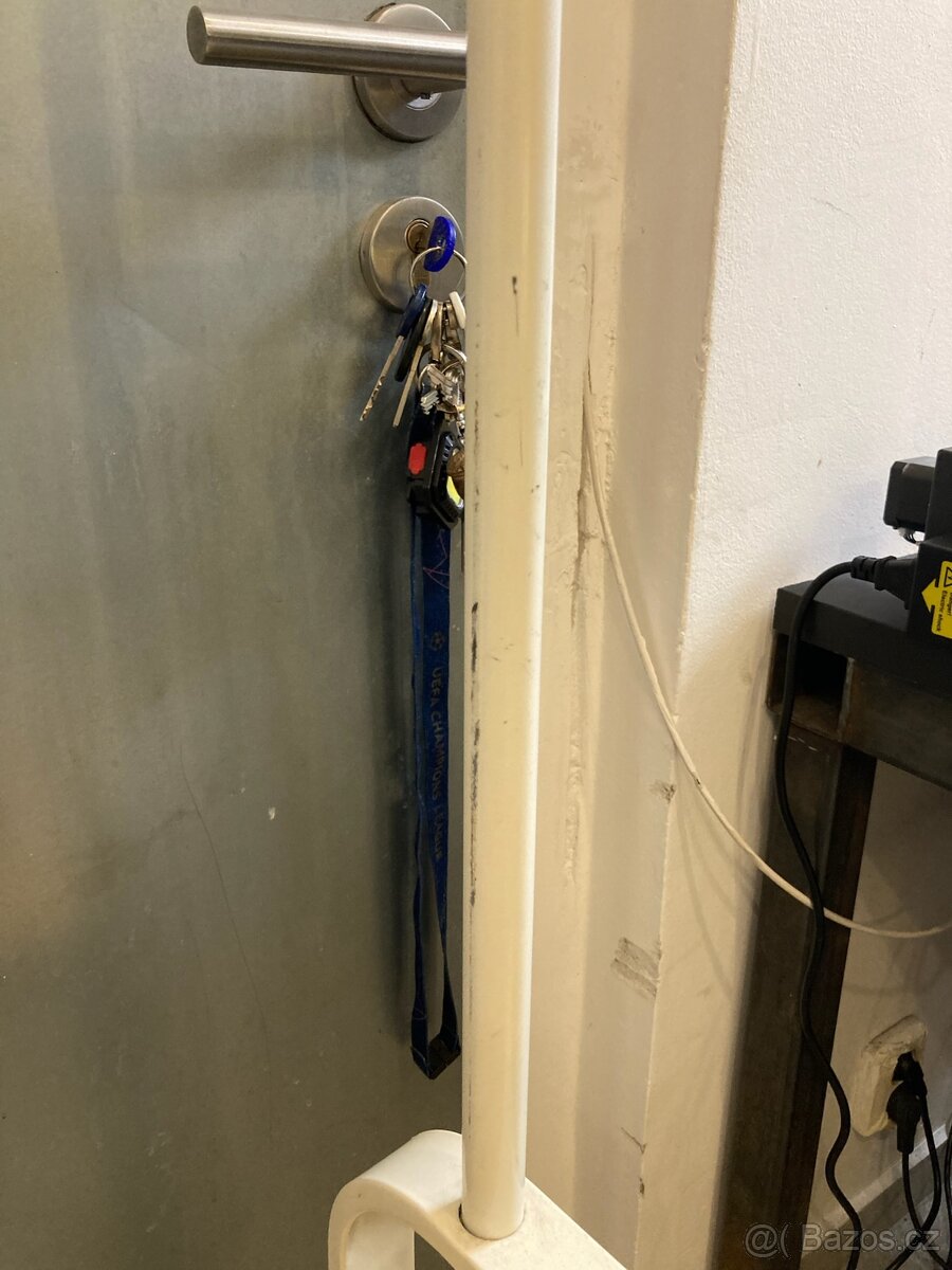 Botník s věšákem - 3