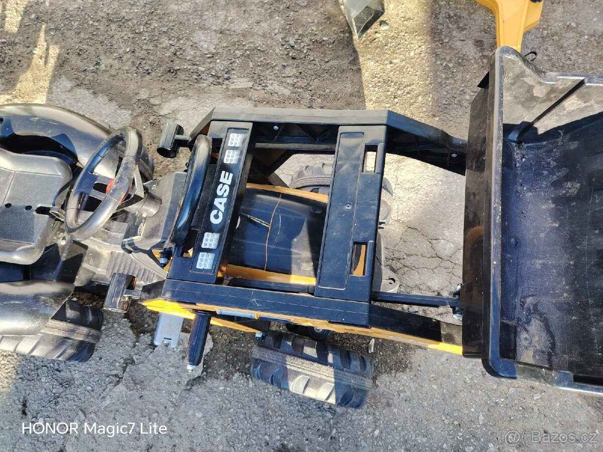 Dětský šlapací traktor - 3