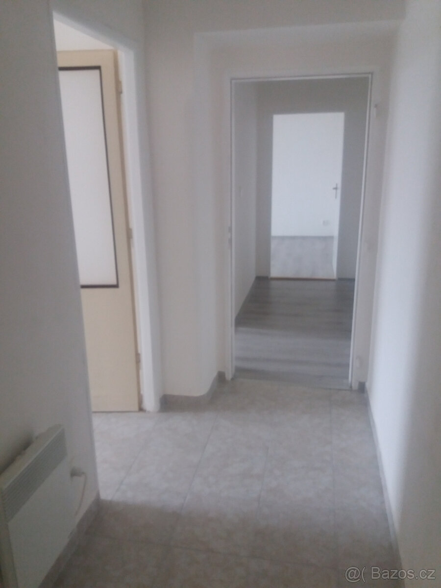 Pronajmu byt 2+1 v M.Touškově-REZERVACE - 3