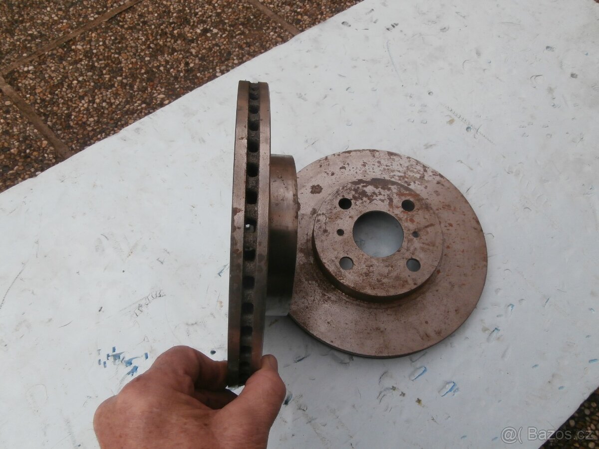 TOYOTA Yaris brzdové kotouče - 3