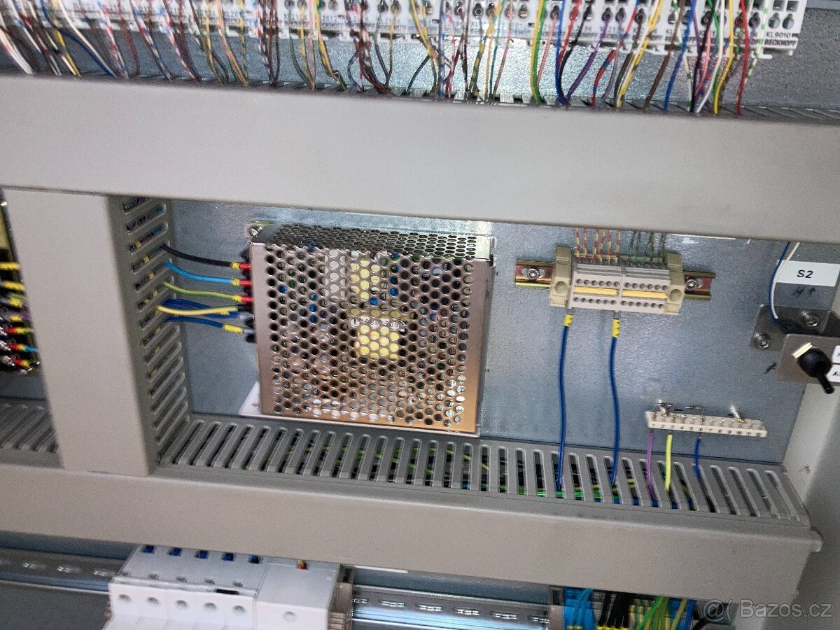 Elektrický rozvaděč RITTAL 76x76x30cm na nožkách - 3