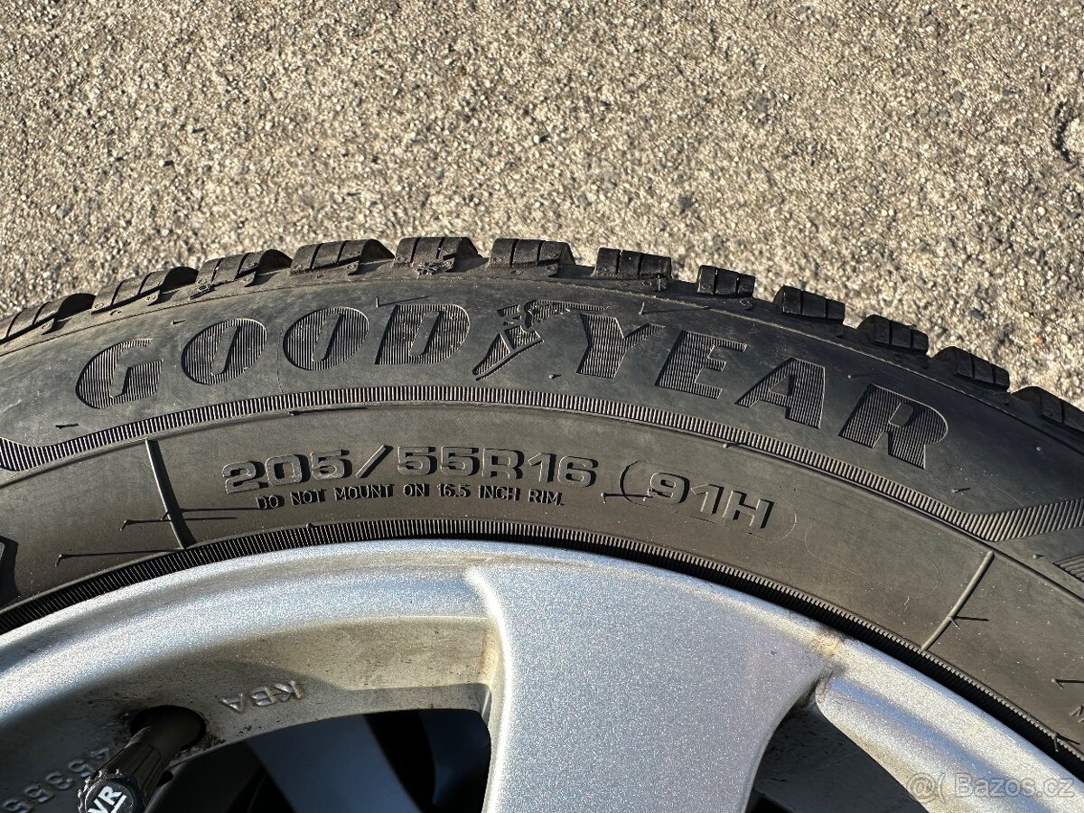 Alu kola Peugeot obutá zimní pneu - 3