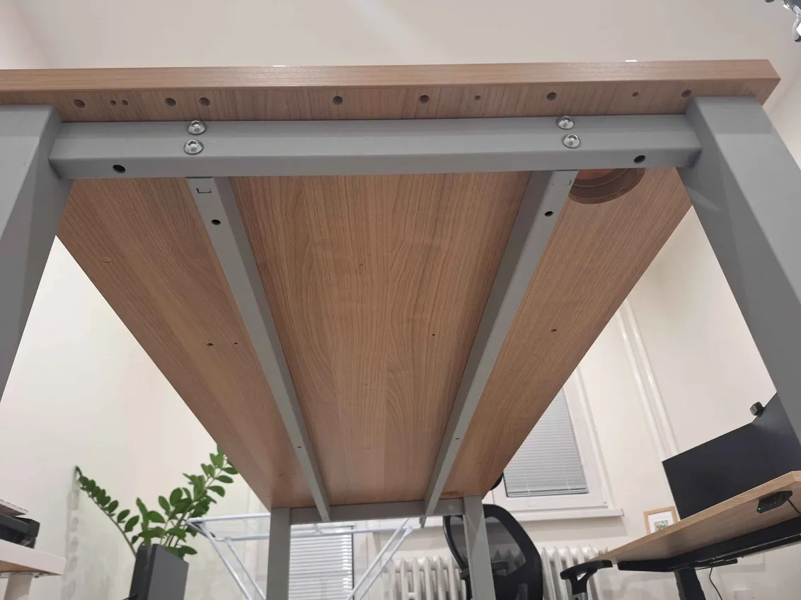 Prodám pracovní stůl UE 1400 Hobis UNI (140 x 60) - 3