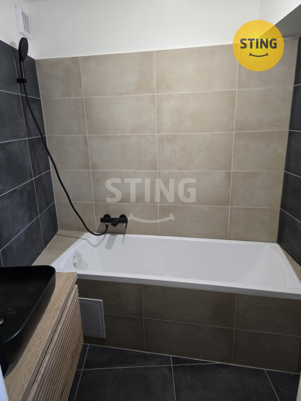 Pronájem podkrovního bytu 3+kk, 128500 - 3