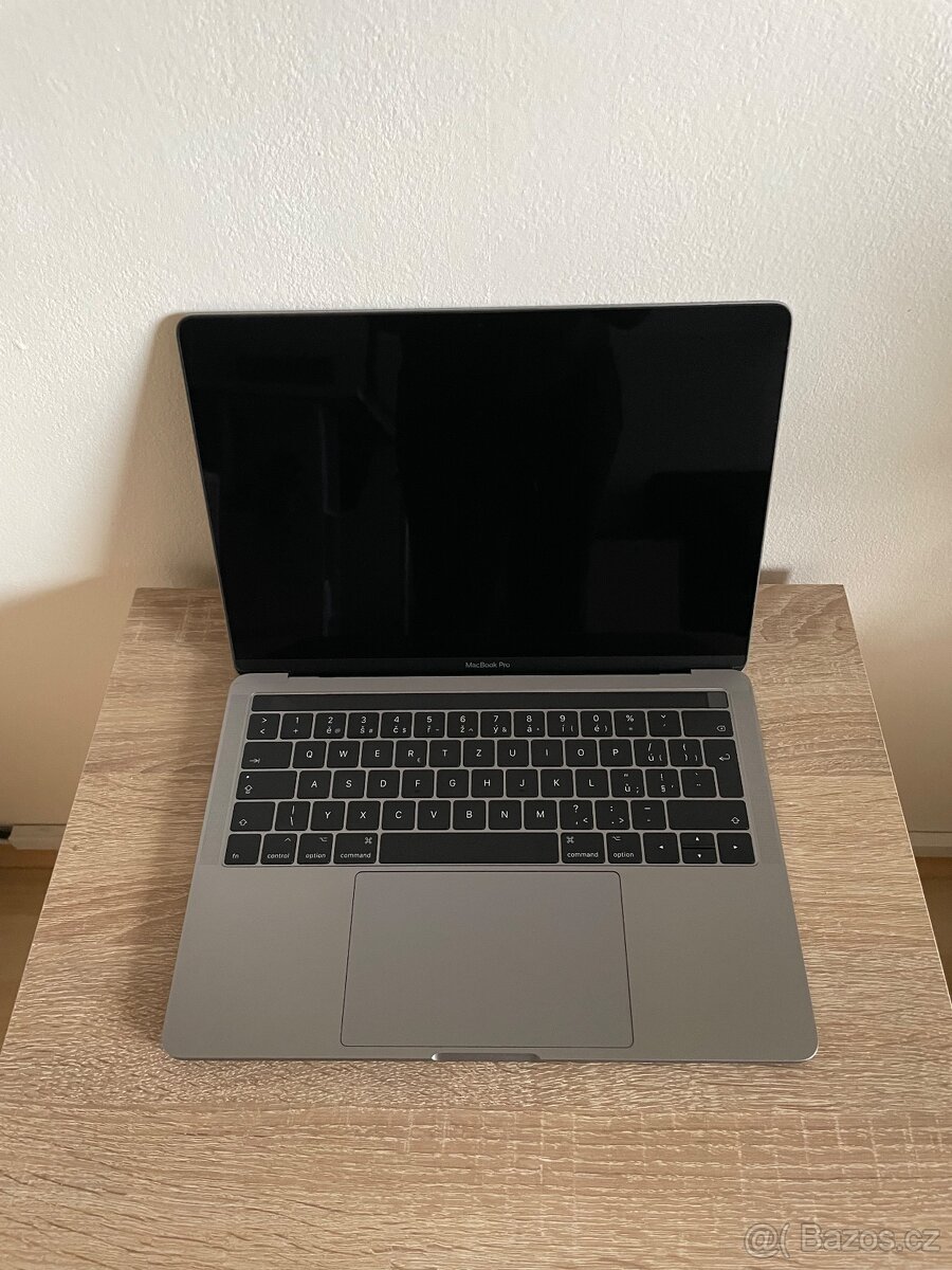 Apple MacBook Pro 13" - Space Gray - 3