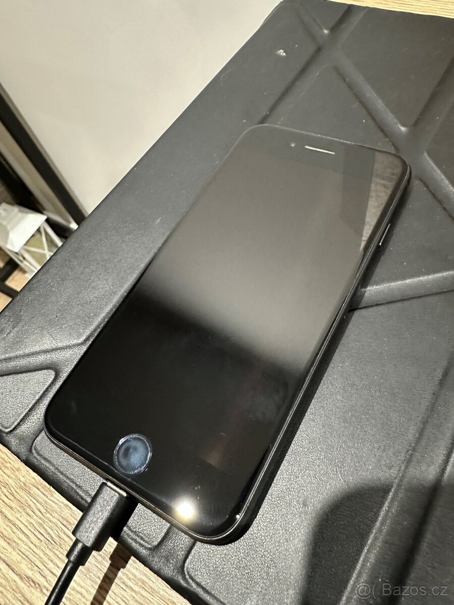 Apple iPhone 7 32GB - 3