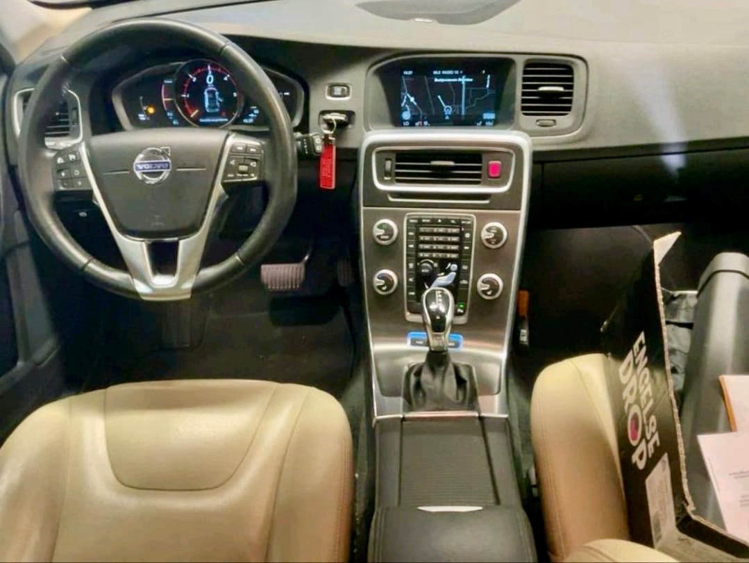 VOLVO V60 2.4 D6 PLUG-IN HYBRID SUMMUM AWD - 3