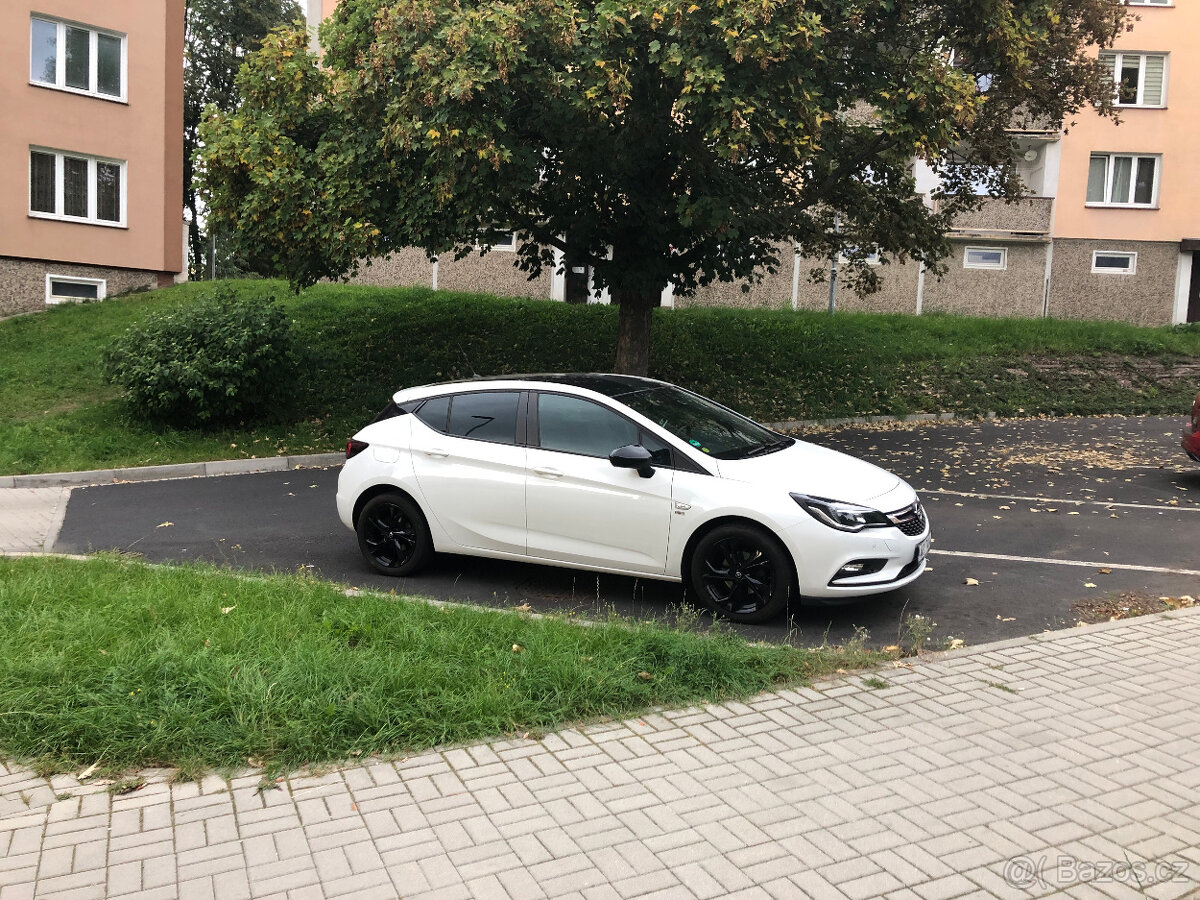 Opel Astra 1.6 TDCI Limited Edition - 3