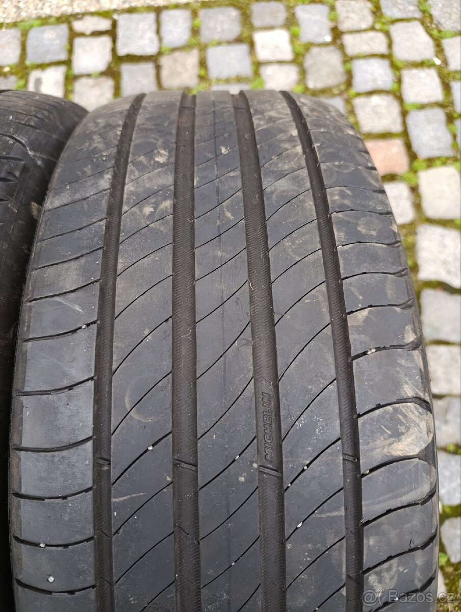 Michelin 215/55/18 - 3