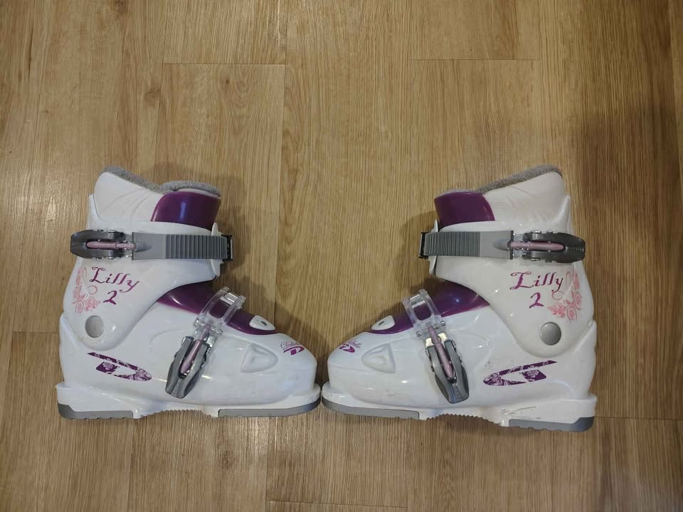 Dětské lyže 110cm, lyžáky 35EUR a hůlky - 3