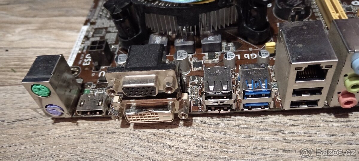 ASUS H81M - PLUS - 3