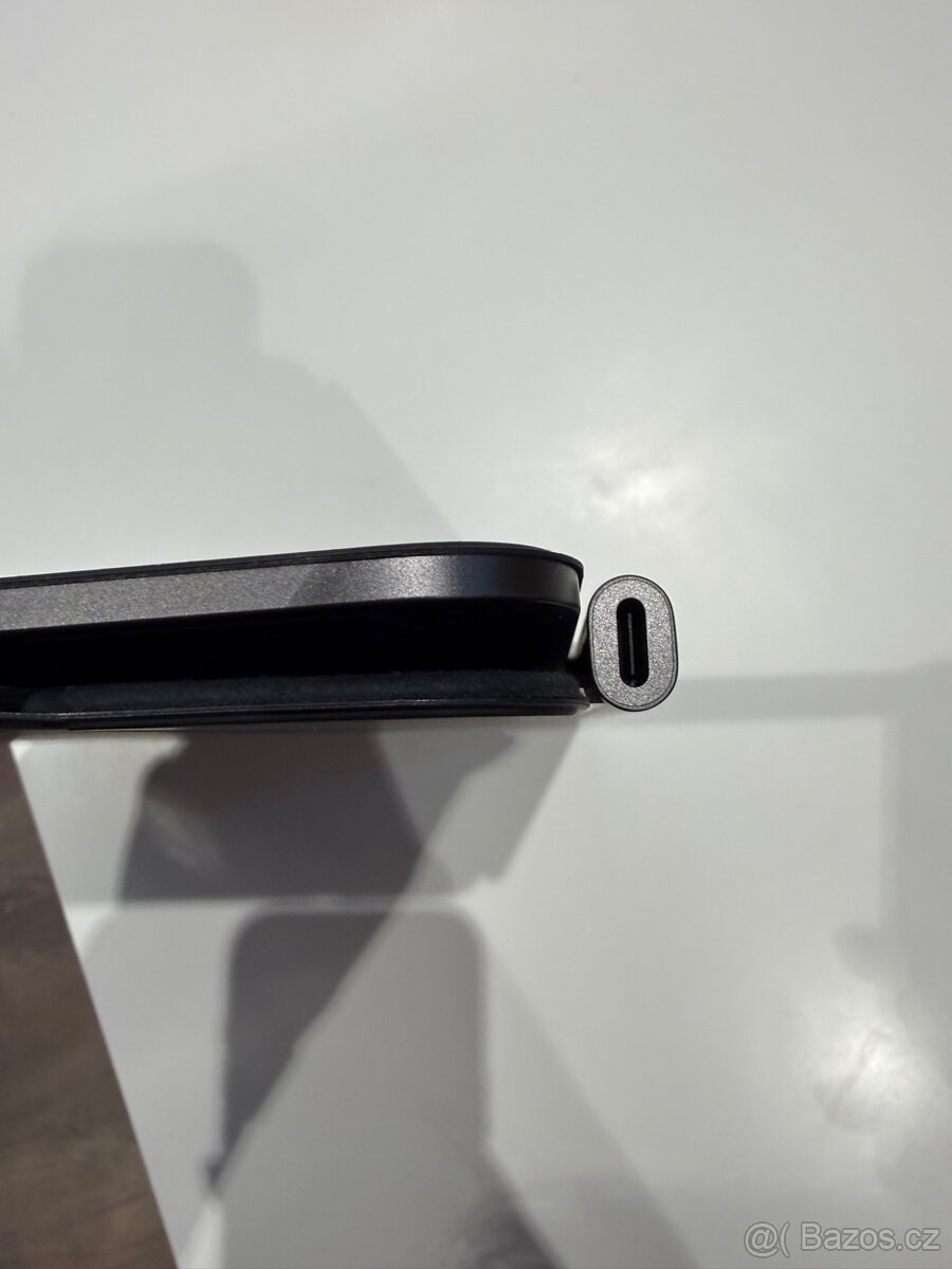 Apple Magic Keyboard pro iPad pro 11” 2024-černá - 3