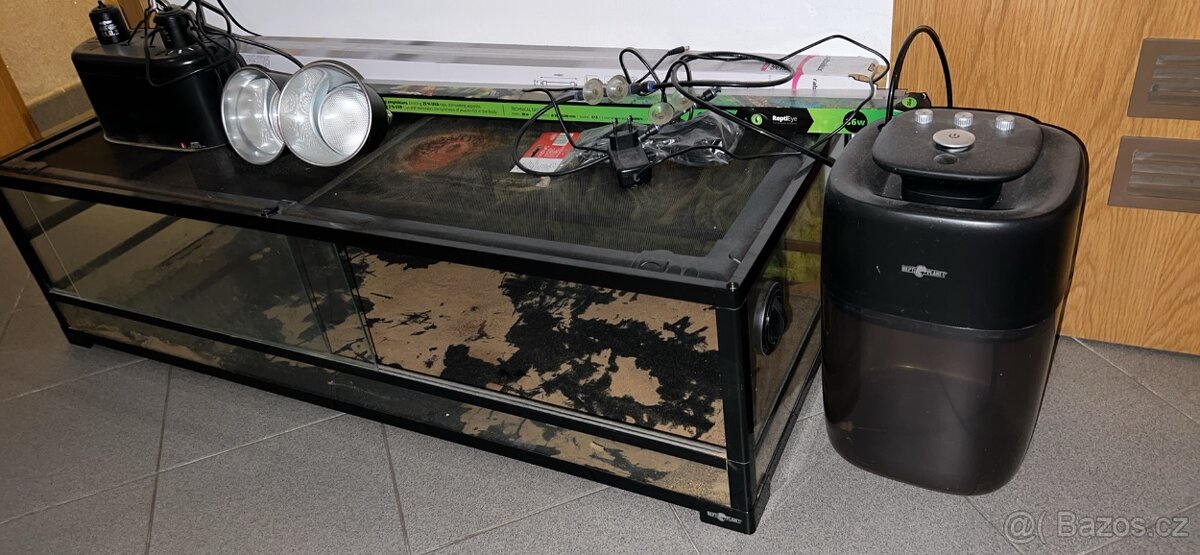 Terárium s lampami a rosícím systémem - 3