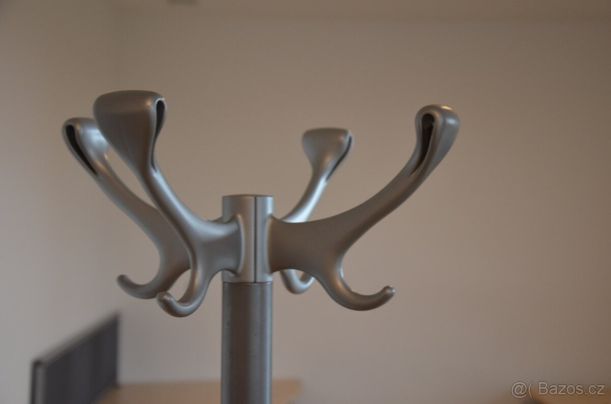 Věšák na oblečení kovový - 3