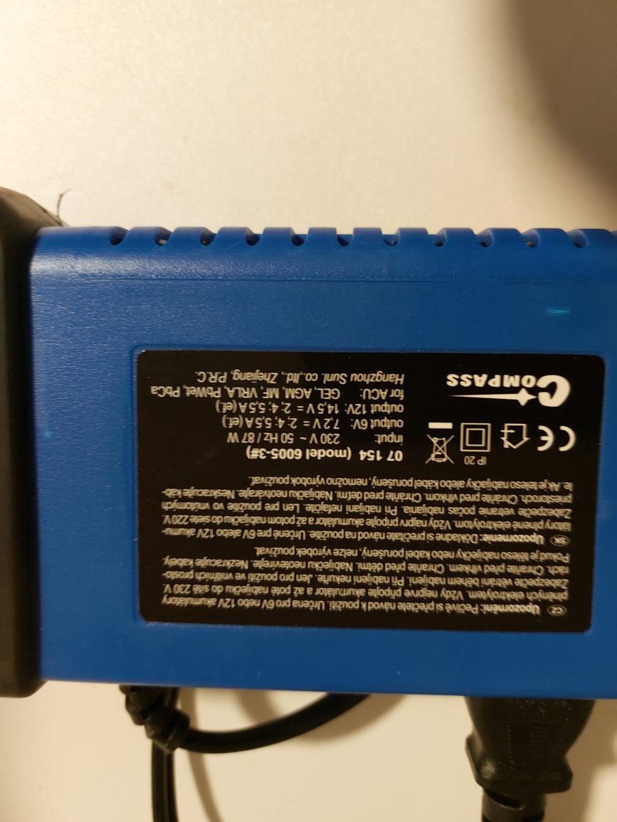 nabíječka AKU COMPASS - 3