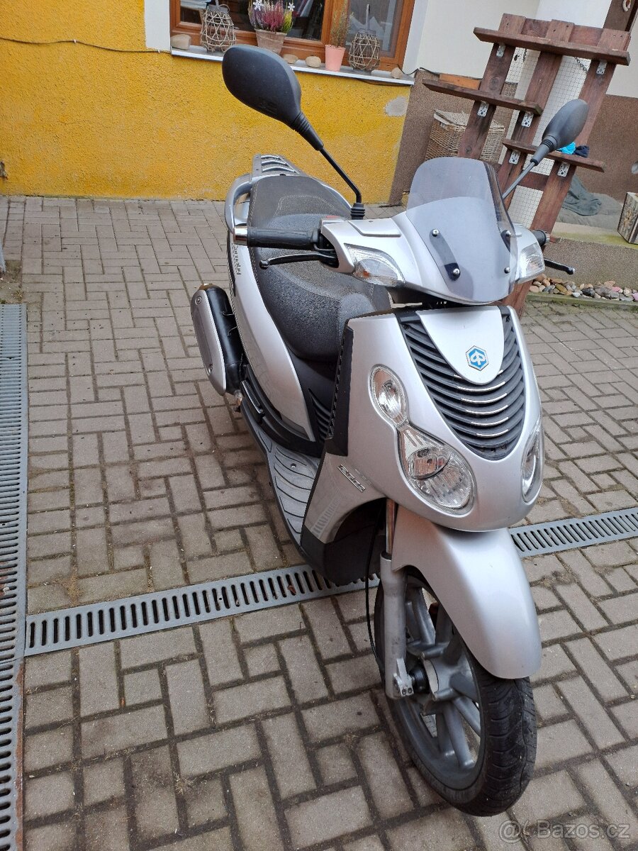 Piaggio Carnaby 125 - 3