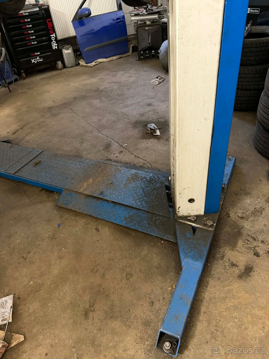 Dvousloupový zvedák - hever UNI-MAX - 3