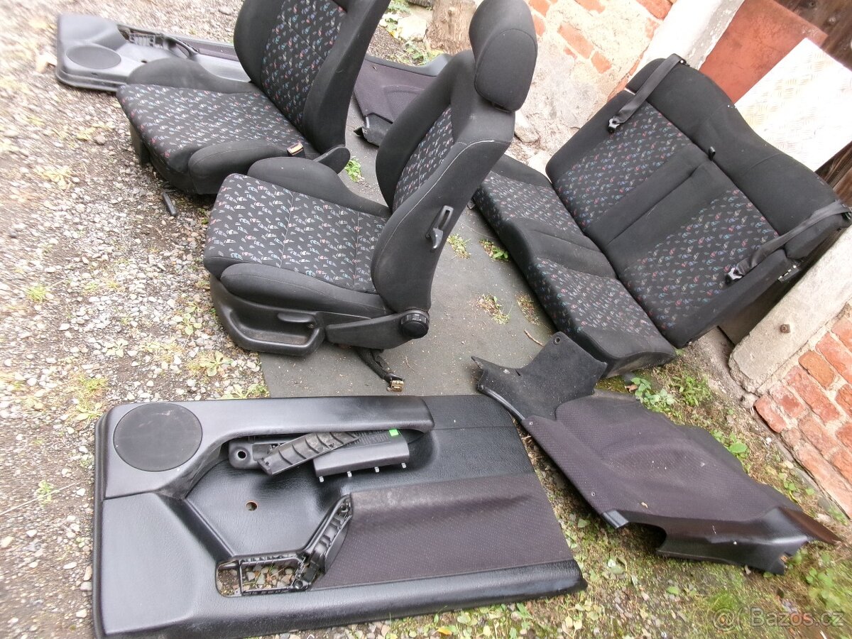 VW GOLF 3 , 3,5 - interier , sedačky, tapeci - 3