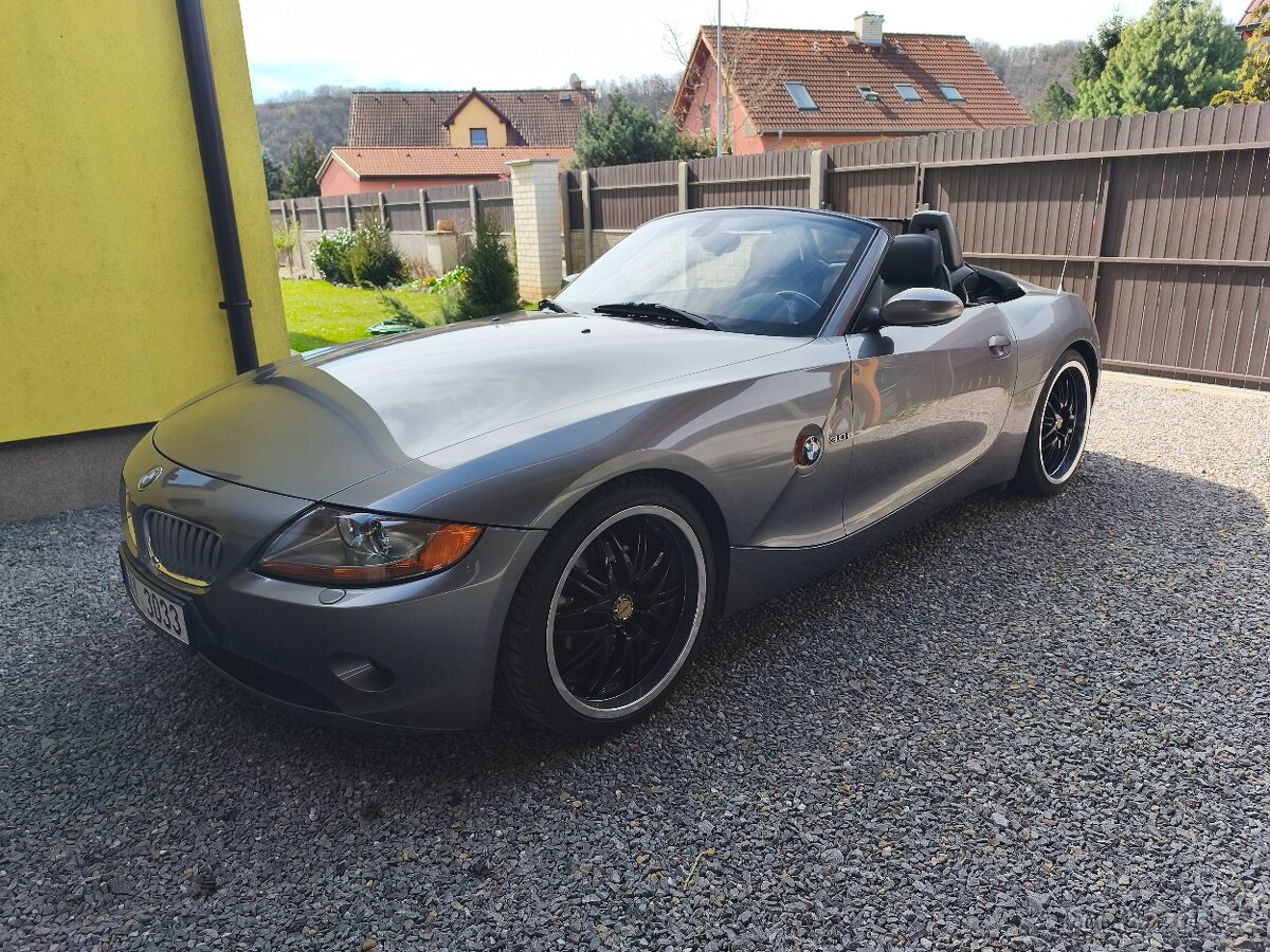 BMW Z4 E85 manuál - 3