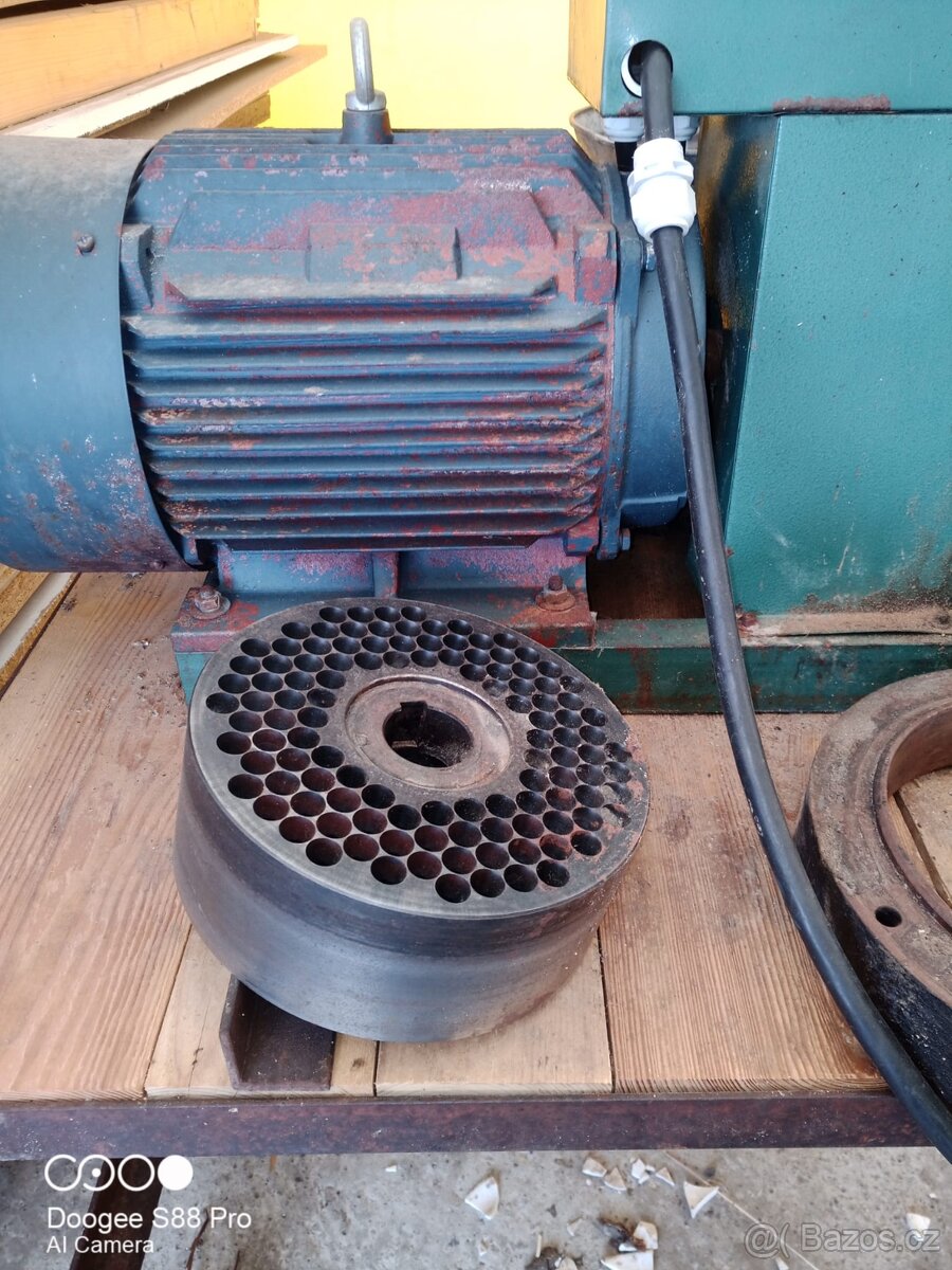 Prodám výkonný peletovací lis - 3