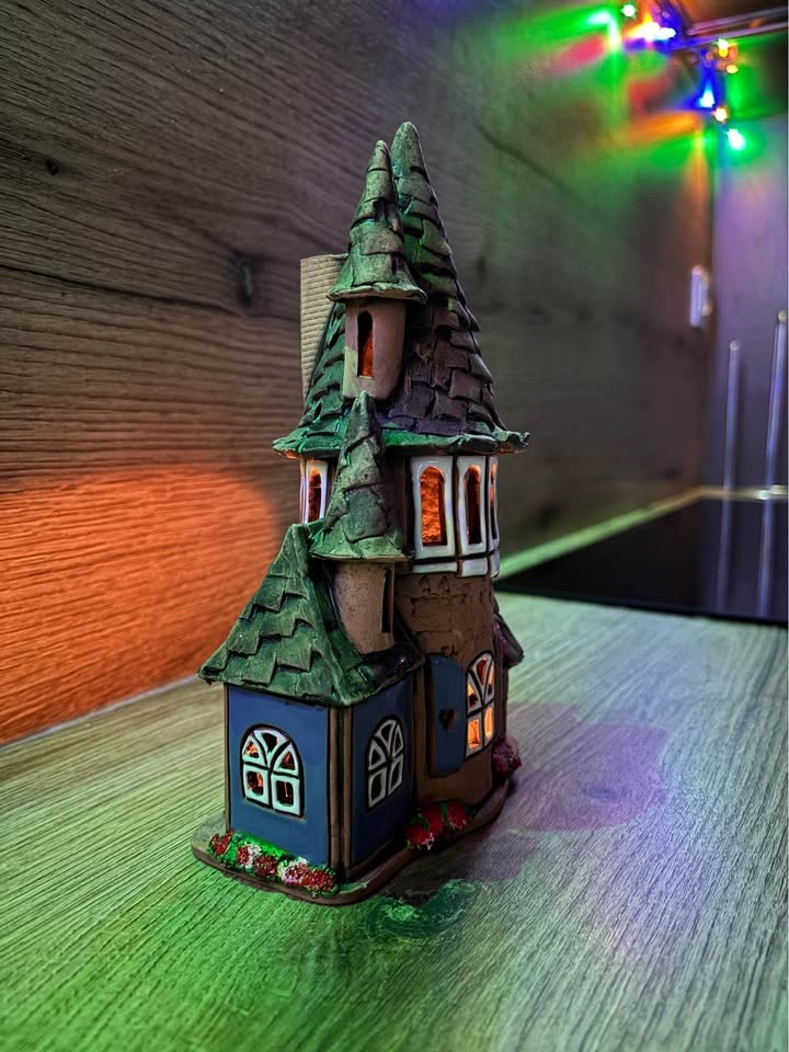 Keramický pohádkový svícen ve tvaru hradu - 3