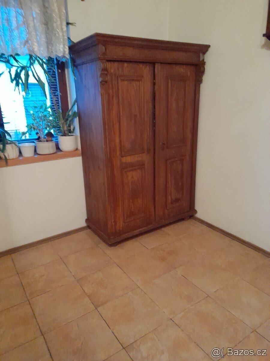 Skříň starozitna - 3
