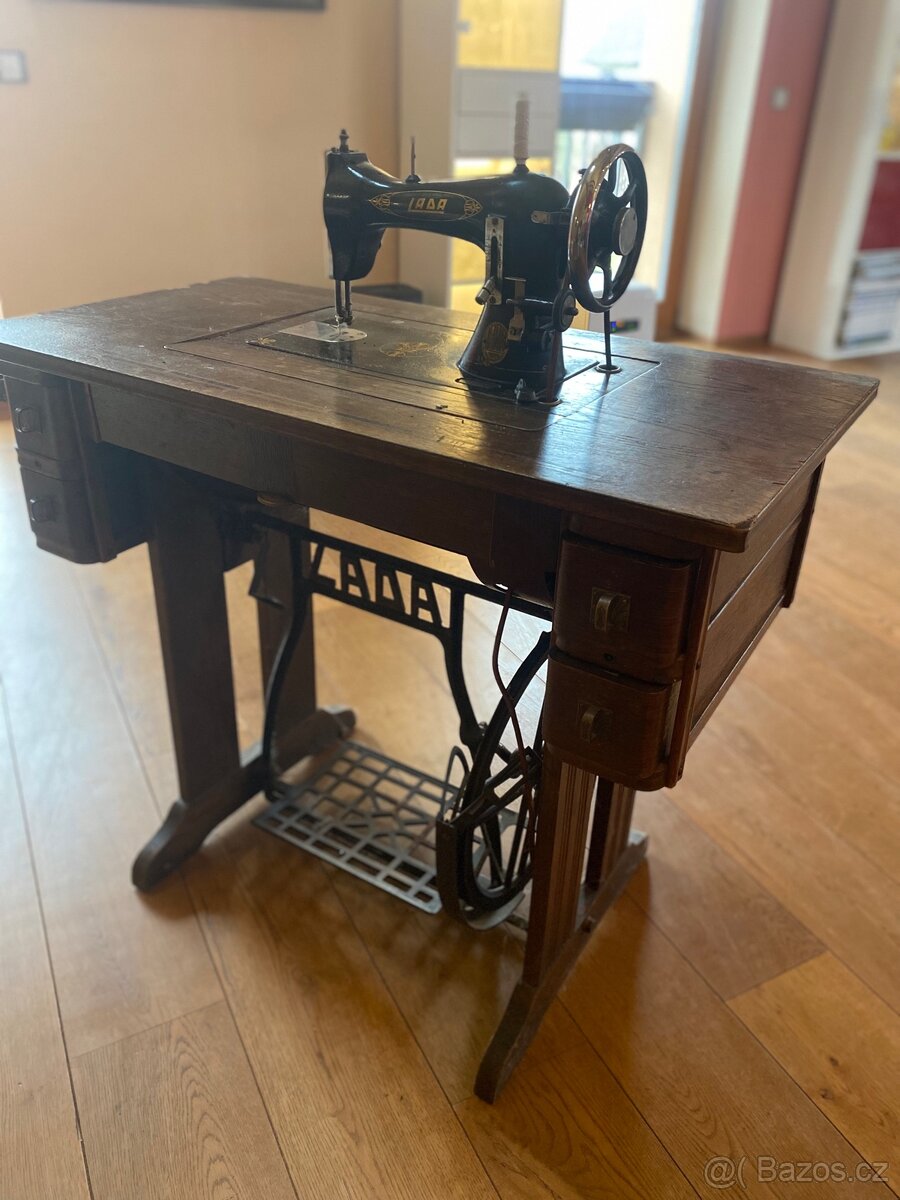 Dva za jednoho - staré šicí stroje - 3