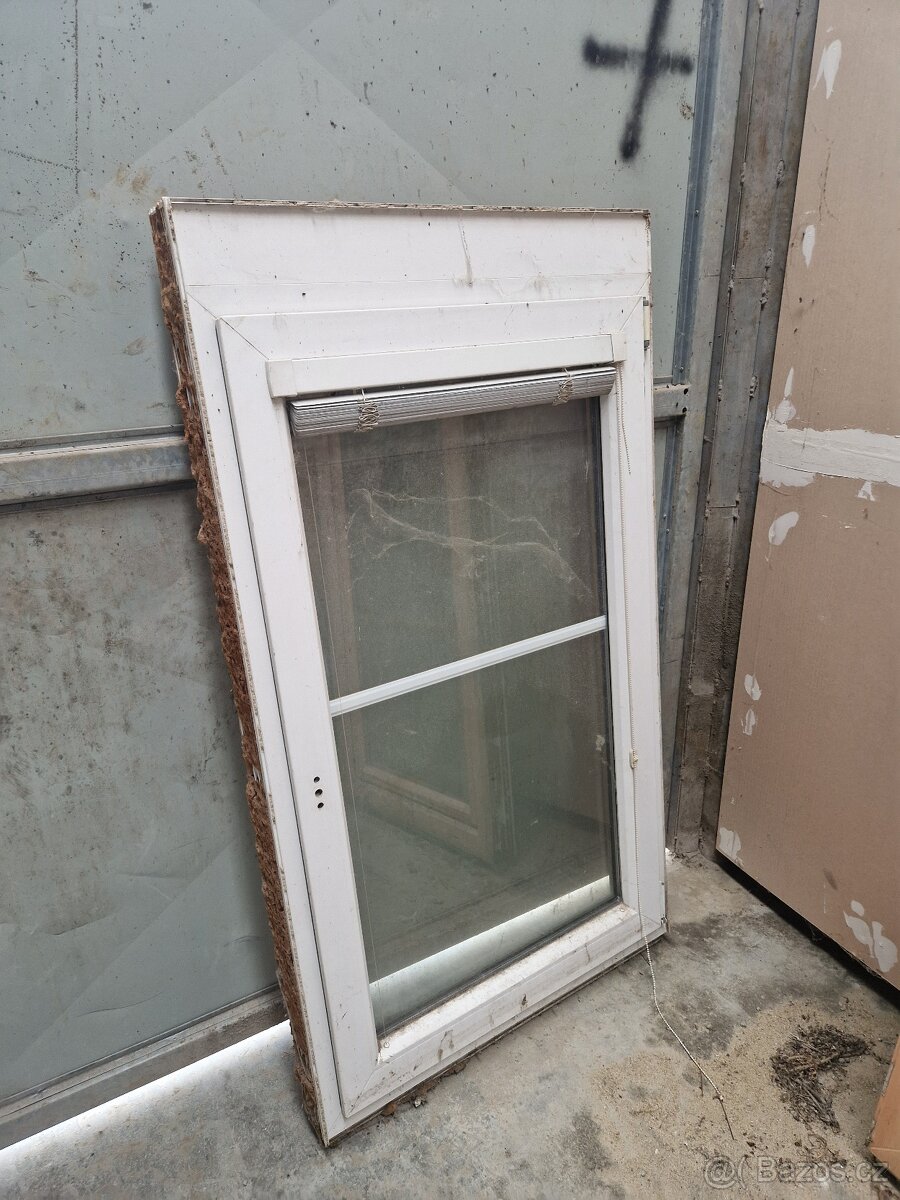 Plastová okna oboustranná (bílá/dřevo) + síťky - 3