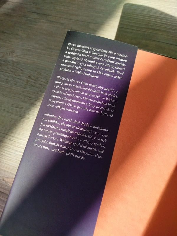 Kniha Prokletý polibek - Erin Sterling - 3