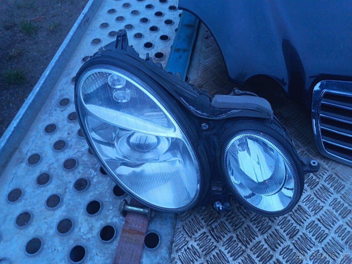 Předek Mercedes W211 před FL - 3