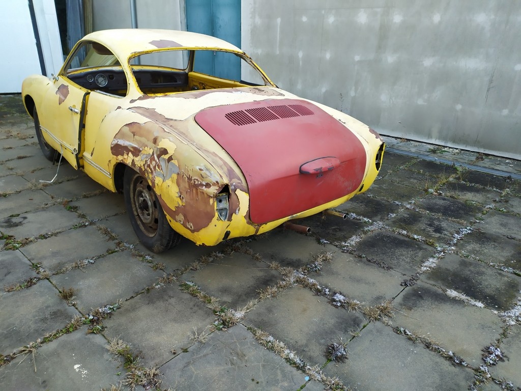 VOLKSWAGEN KARMANN GHIA - 3