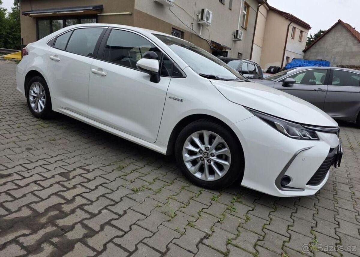Toyota Corolla 1.8-HYBRID-ZN.SERVIS-AUT.KLIMA - 3