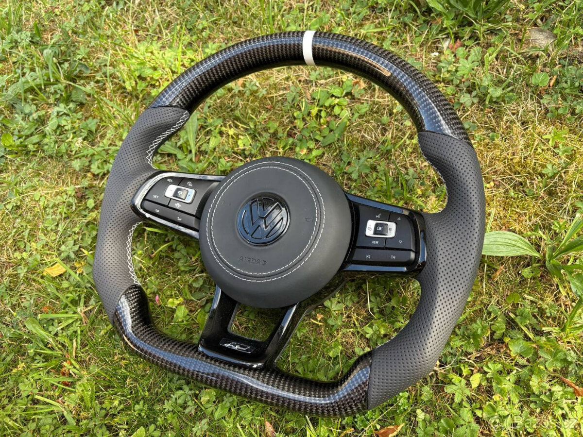 VOLKSWAGEN VOLANT KARBON - PERFOROVANA KOŽA - BIELE ŠITIE - 3