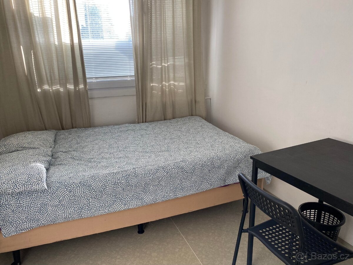 Pronájem — pokoj s trvalým pobytem pro pár na Hájích - 3