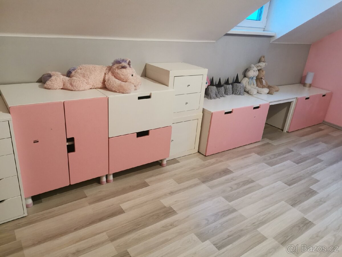 Dětský nábytek v růžové a bílé barvě. - 3