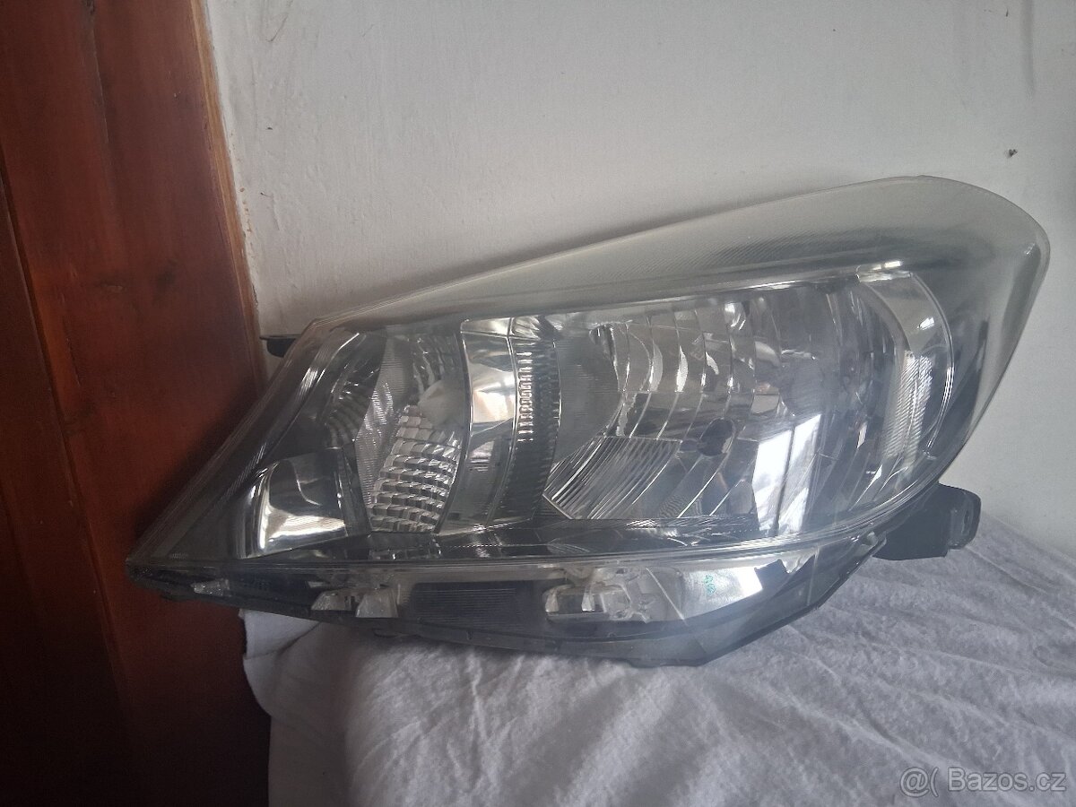 Toyota yaris predni svetlo - 3
