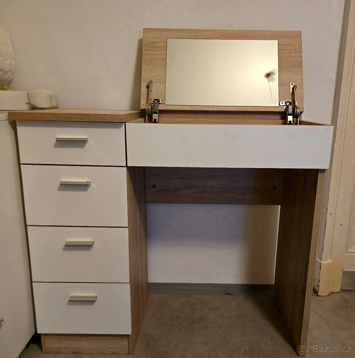 Kosmetický stolek - 3