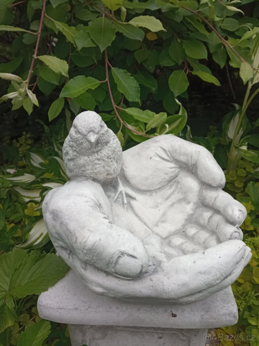 Zahradní dekorace- Pítko dlaně - 3