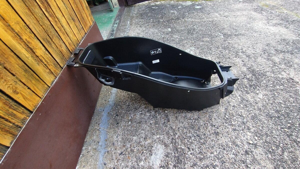 Ulozny prostor plast pod sedacku honda pcx 125 model 18-20 - 3