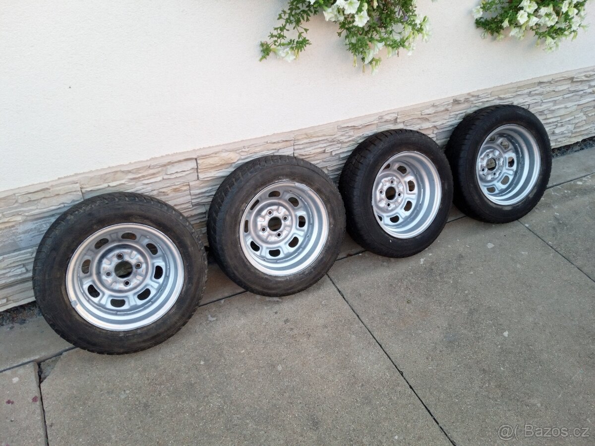Starší zimní kola 155/70 R13 - 3