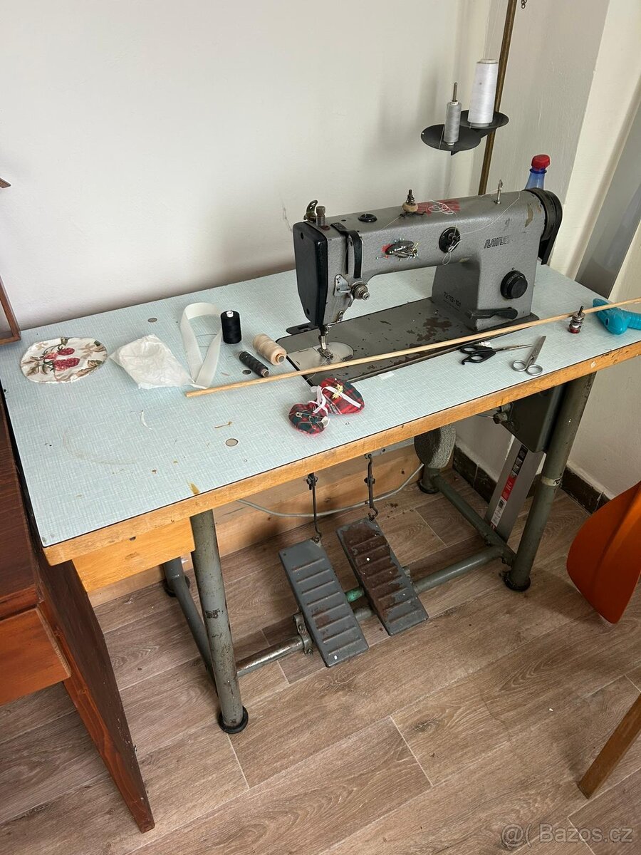 Daruji šicí stroj za odvoz - 3