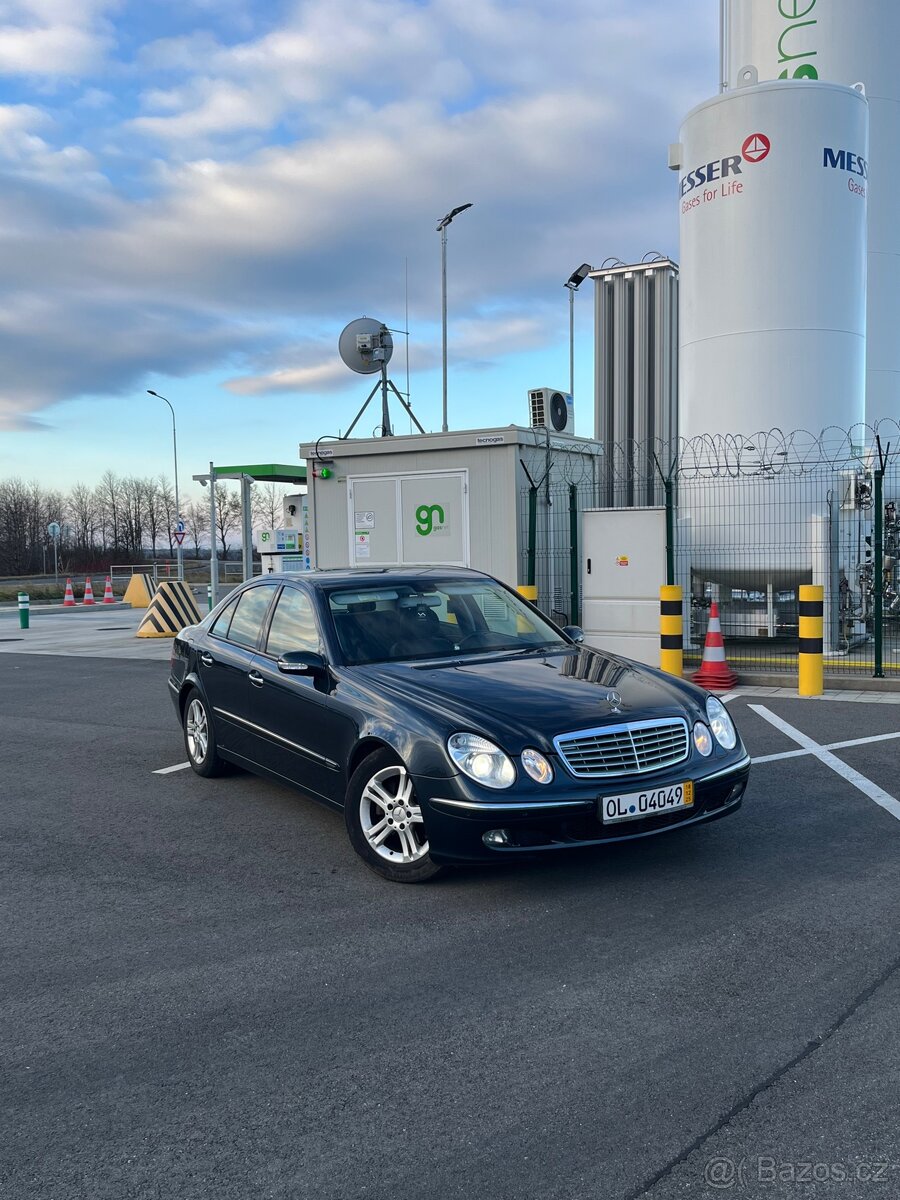 Mercedes-Benz W211 - 3