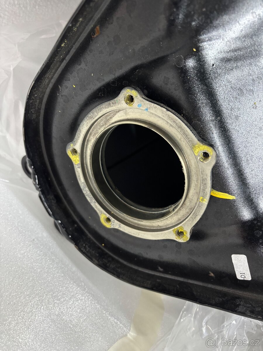 Nádrž Kawasaki Versys 650 - 3