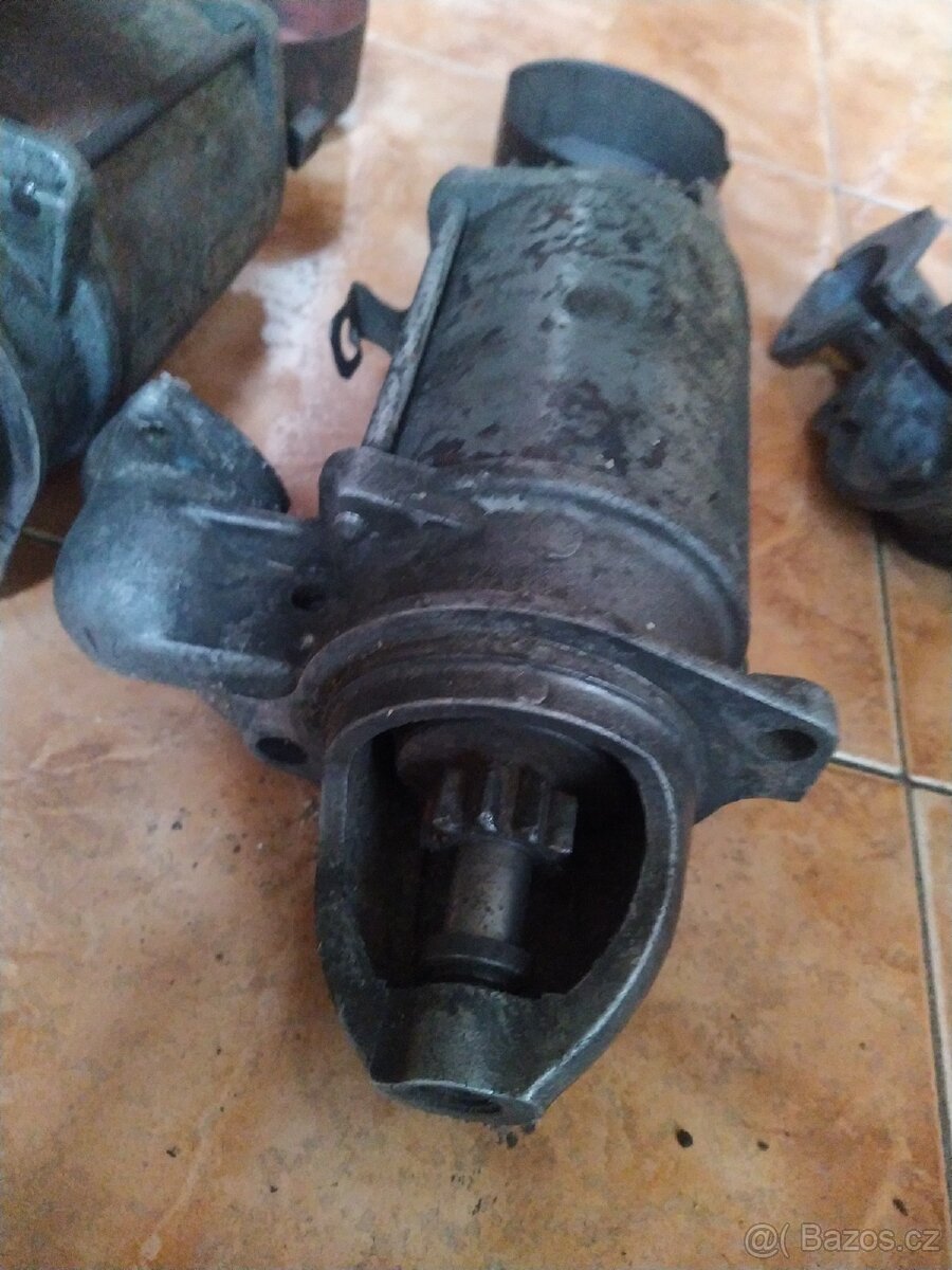 Škoda 1203 startéry na díly - 3