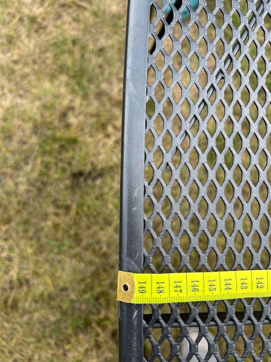 Kovový zahradní stůl - 3