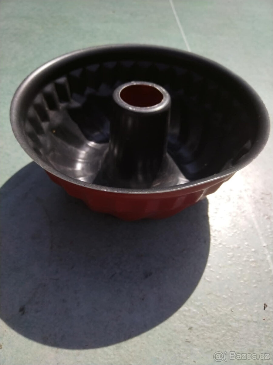 Kovová forma na bábovku průměr cca 23 cm - 3