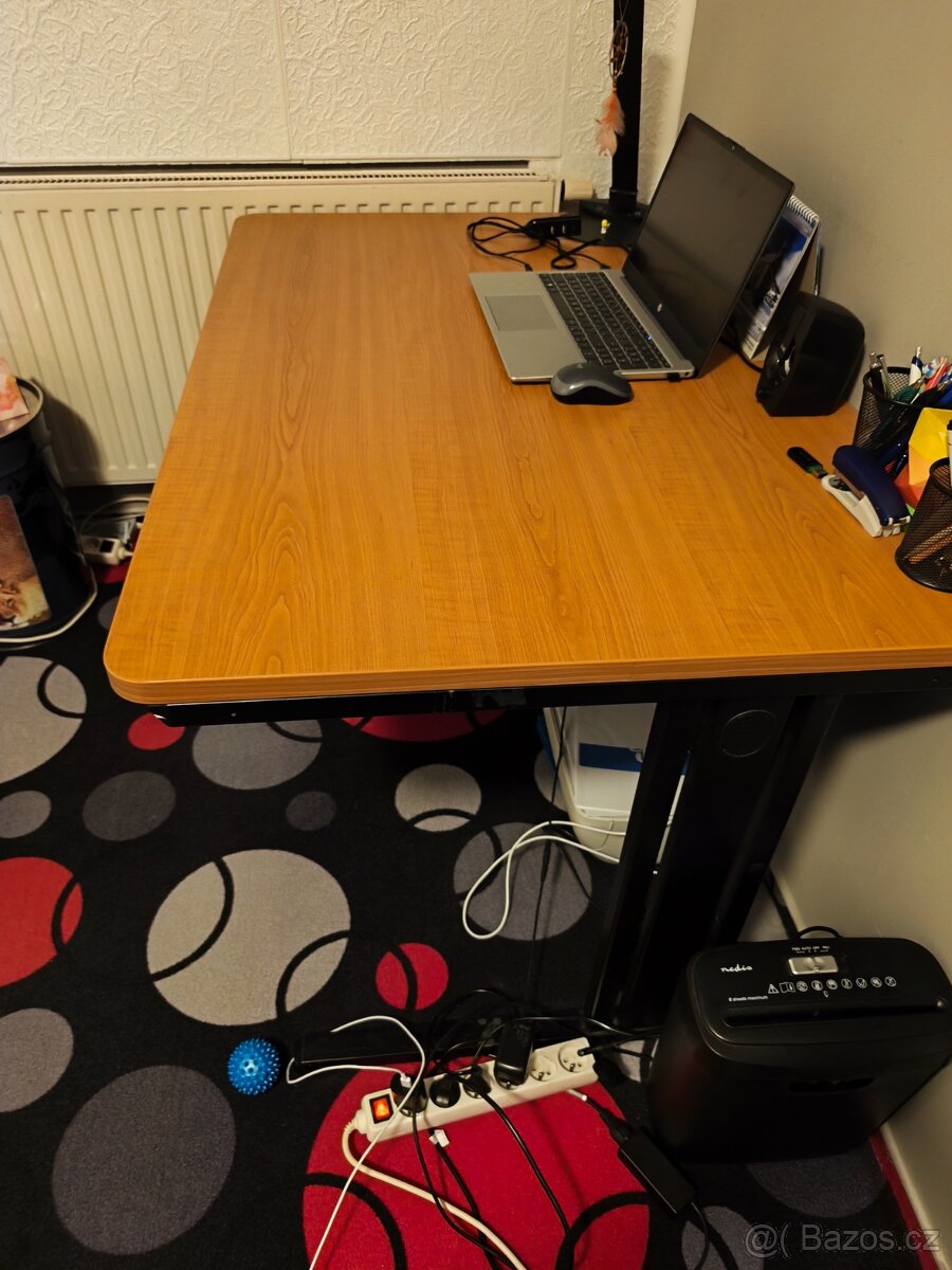 Kancelářský stůl - 3
