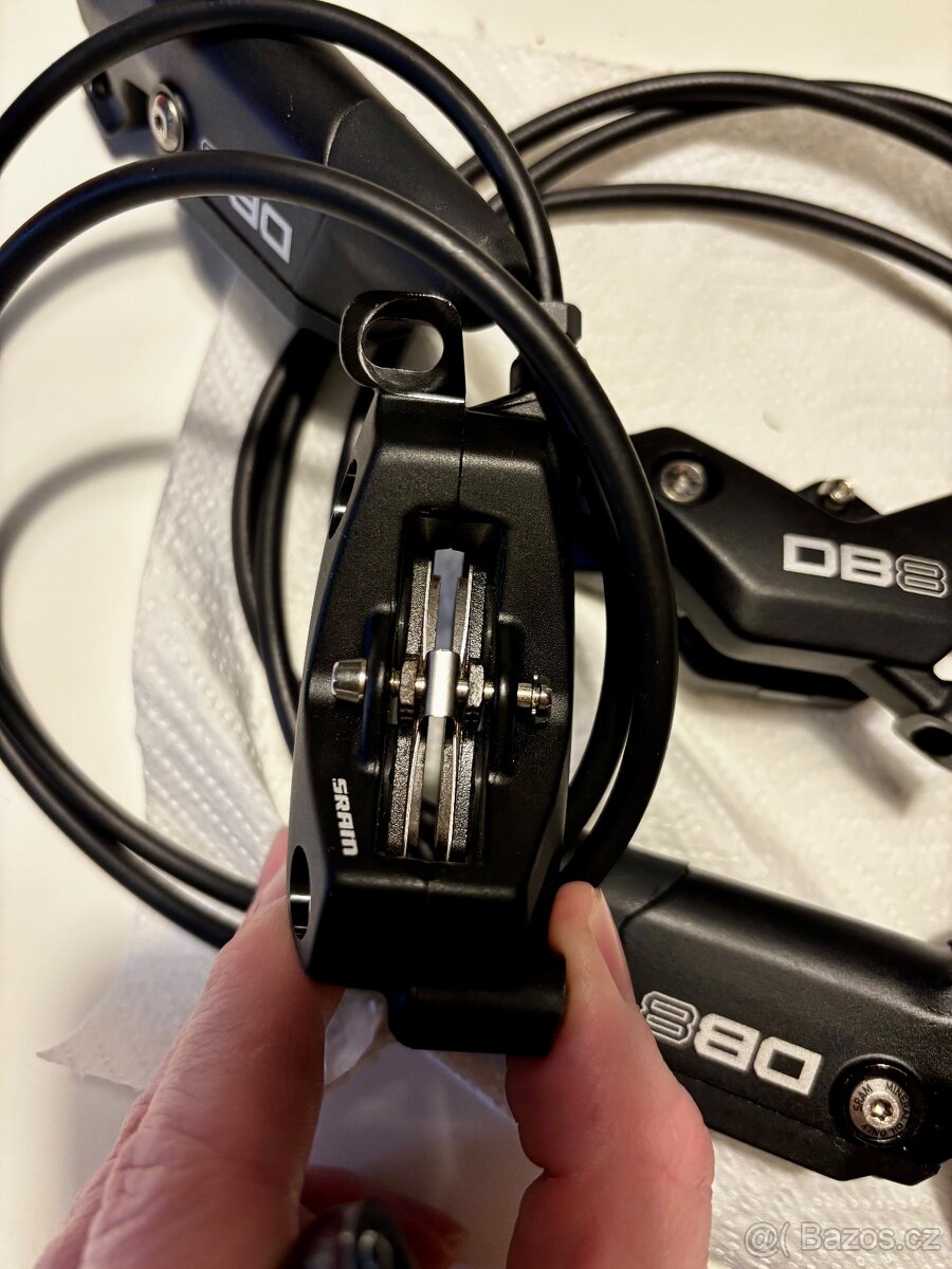 Brzdy SRAM DB8 4 pístkové - 3