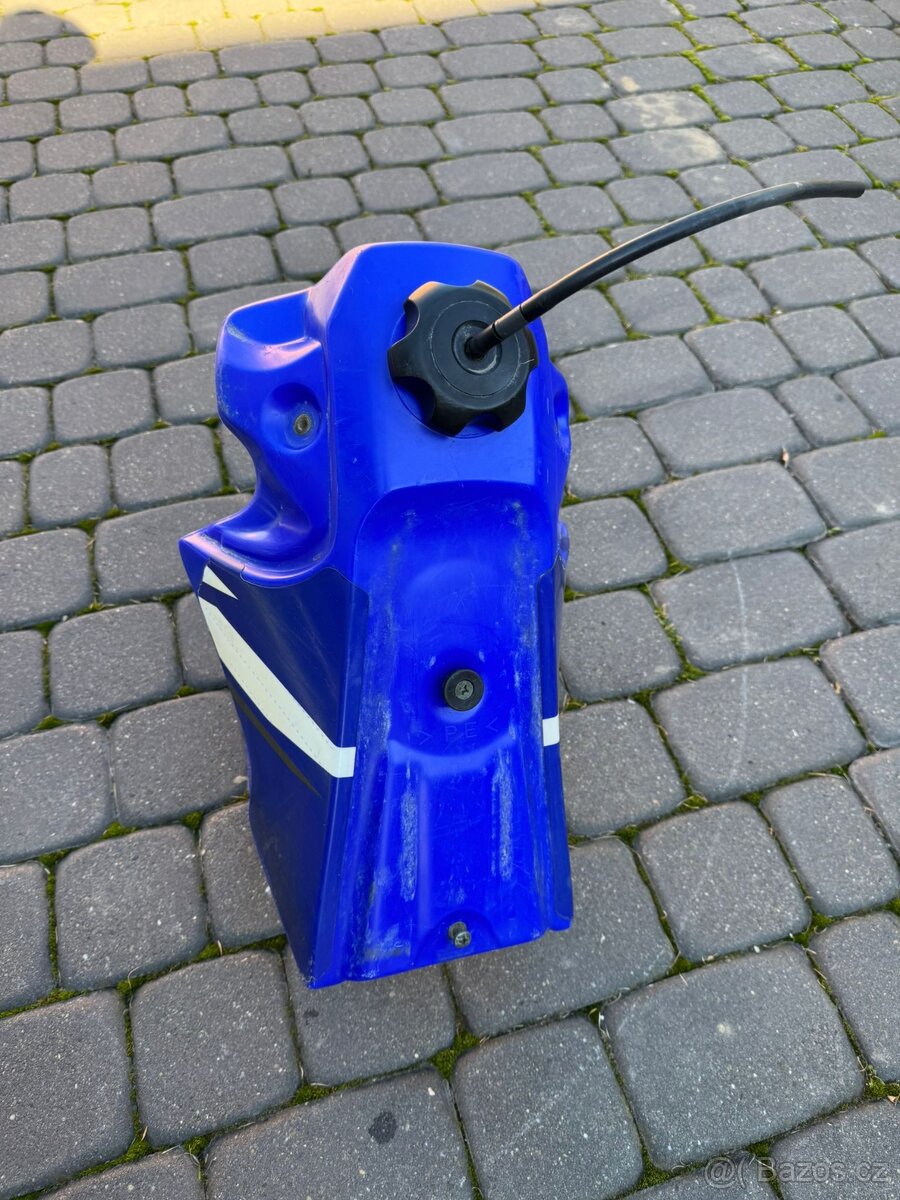 Palivová nádrž s kohoutkem Yamaha YZ 125 250 r 02-04 - 3