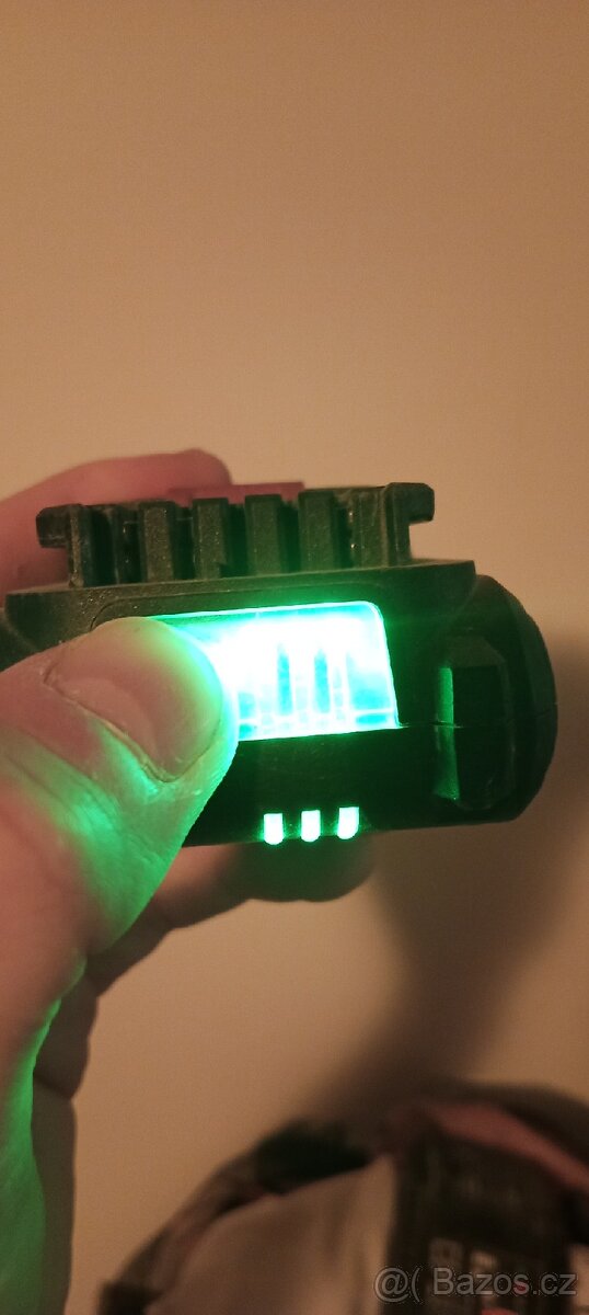 HECHT akumulátor a nabíječka - 3